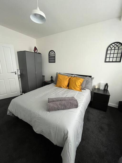 Castle Court Apartment Лондон Екстериор снимка