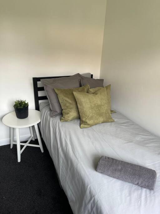 Castle Court Apartment Лондон Екстериор снимка
