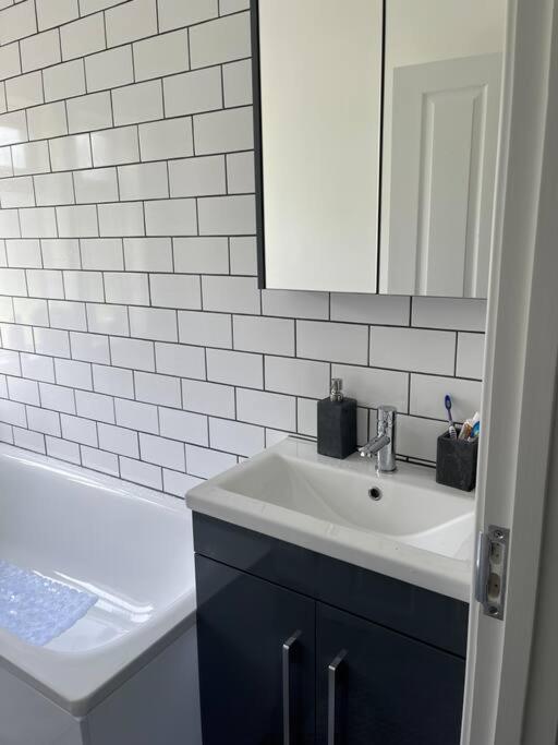 Castle Court Apartment Лондон Екстериор снимка